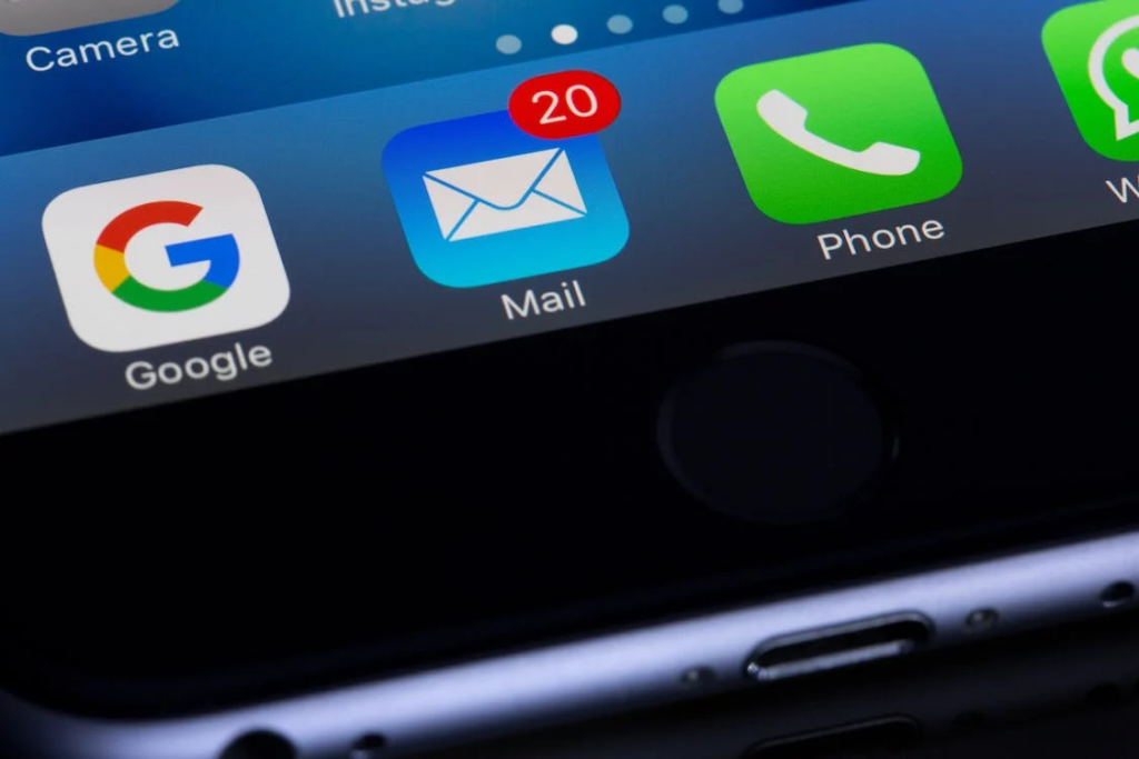 a mail icon app on a phone
